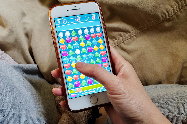 A person playing CandyPrize on their iPhone
