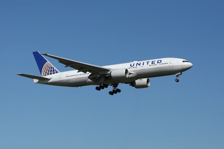 A United Airlines plane flying in clear skies